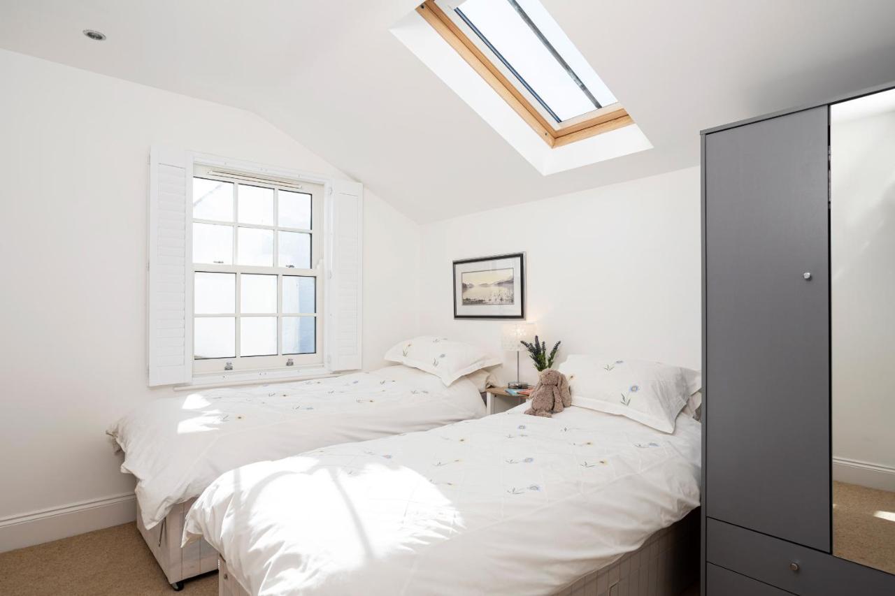 Finest Retreats - Lighthouse Cottage Rampside Extérieur photo