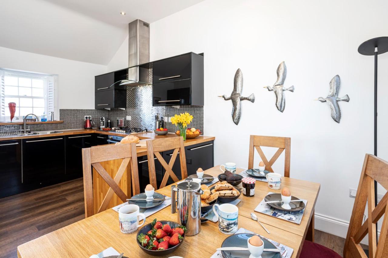 Finest Retreats - Lighthouse Cottage Rampside Extérieur photo
