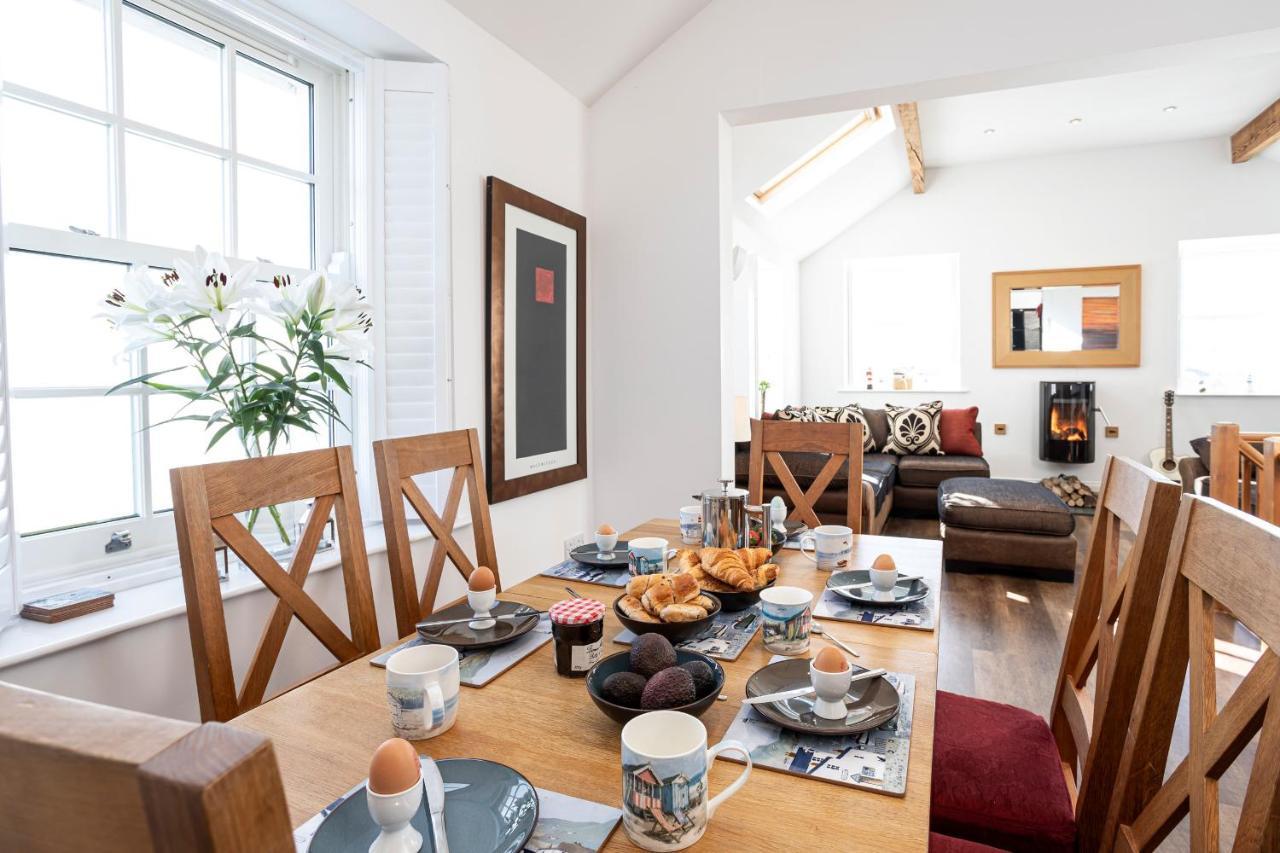 Finest Retreats - Lighthouse Cottage Rampside Extérieur photo